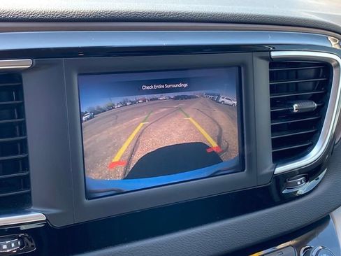 Used 2023 Chrysler Voyager LX FWD image 12