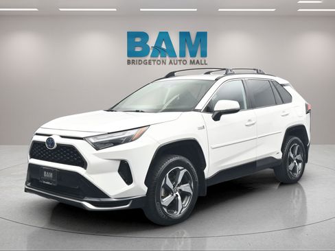 Used 2023 Toyota RAV4 SE w/ Weather & Moonroof Package AWD/4WD image 3