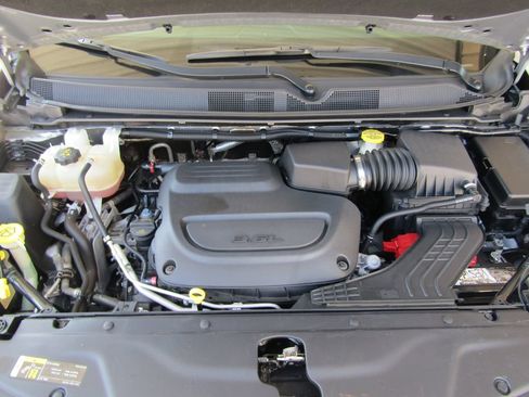 Used 2021 Chrysler Pacifica Touring-L FWD image 32