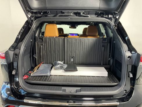New 2026 Toyota Highlander Platinum AWD/4WD image 22