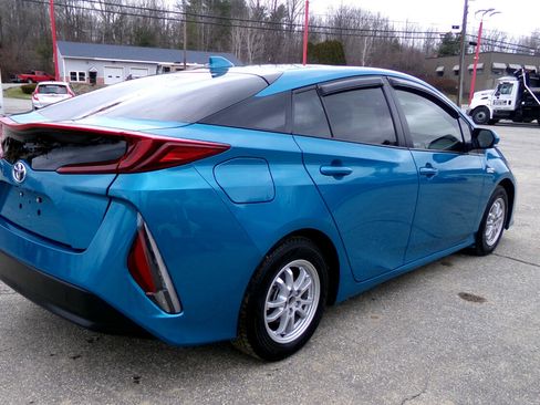 Used 2022 Toyota Prius Prime Limited image 2