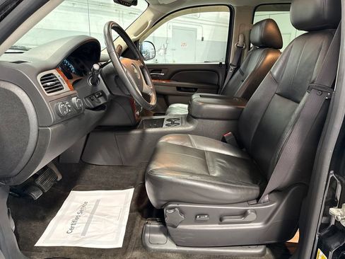 Used 2011 Chevrolet Avalanche LT w/ Regional Value Package AWD/4WD image 23