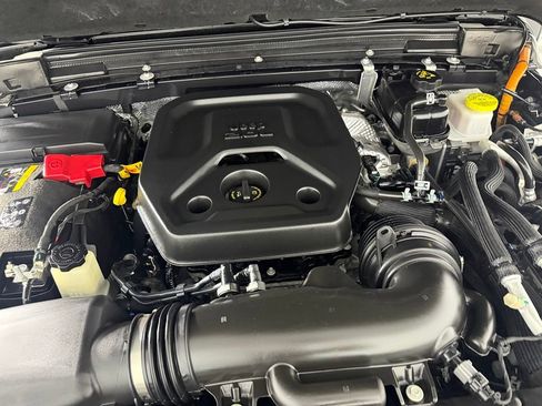 Used 2025 Jeep Wrangler Unlimited Sahara AWD/4WD image 37
