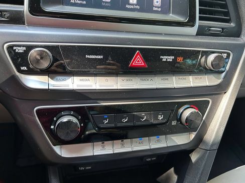 Used 2018 Hyundai Sonata SE FWD image 26