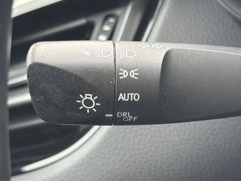 Used 2018 Toyota C-HR XLE image 17