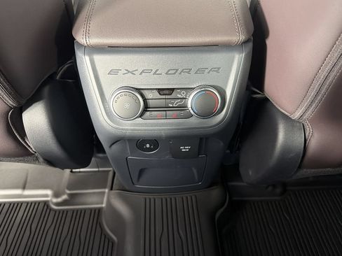 Used 2025 Ford Explorer Platinum w/ Ultimate Package AWD/4WD image 18