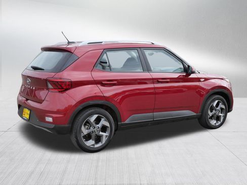 Used 2025 Hyundai Venue SEL FWD image 7