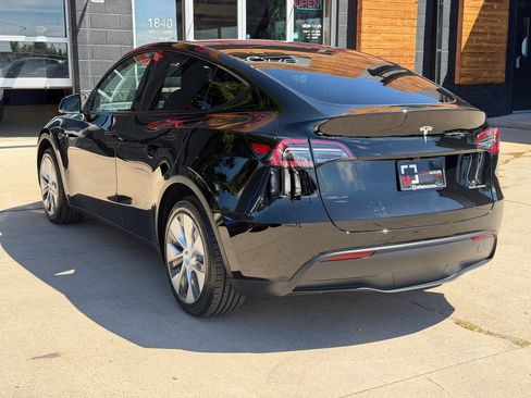 Used 2023 Tesla Model Y Long Range AWD/4WD image 3