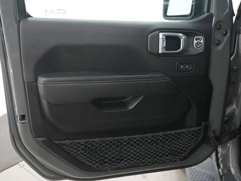 Used 2021 Jeep Wrangler Unlimited Sahara w/ Uconnect 4C Nav & Sound Group AWD/4WD image 22