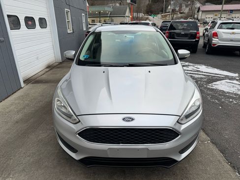 Used 2016 Ford Focus SE image 2