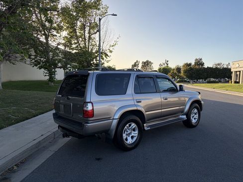 Used 2002 Toyota 4Runner SR5 RWD image 4