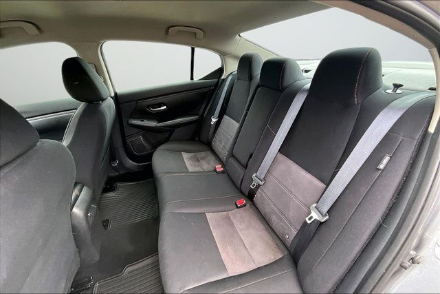 Used 2022 Nissan Sentra SR w/ Trunk Package FWD image 31