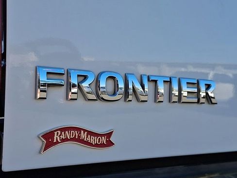 Used 2010 Nissan Frontier SE image 29