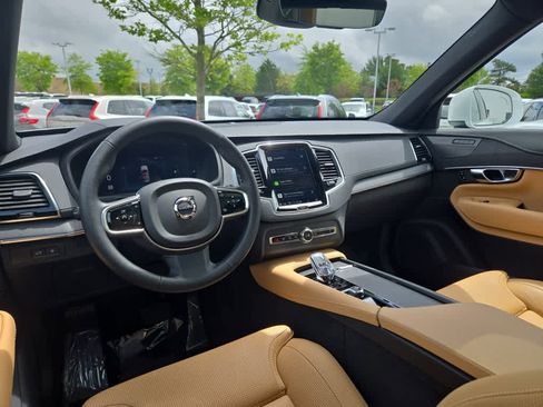 Used 2025 Volvo XC90 T8 Ultra w/ Protection Package Premier image 12