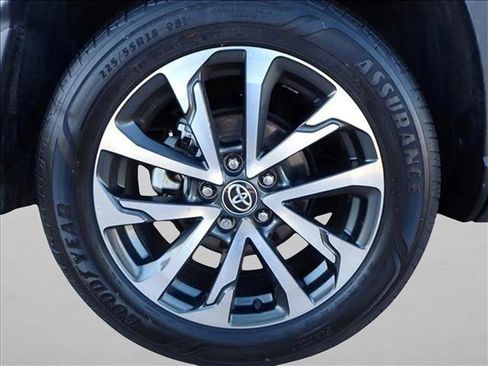 Used 2023 Toyota Corolla Cross XLE image 7