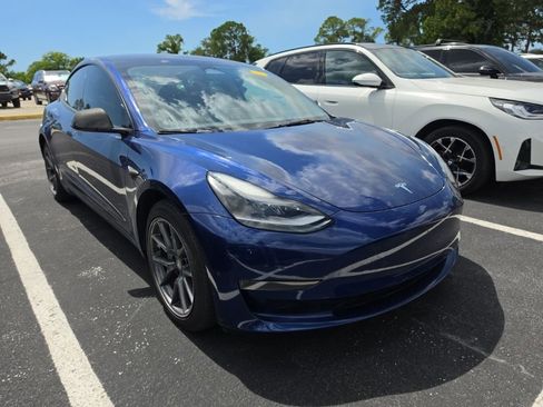 Used 2023 Tesla Model 3 Standard Range RWD image 2