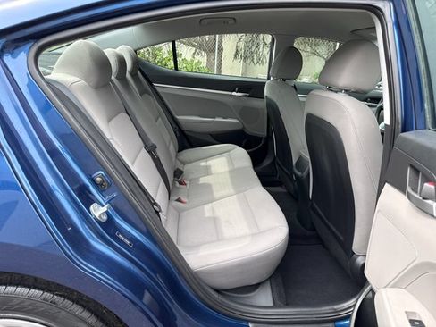 Used 2020 Hyundai Elantra SE FWD image 8