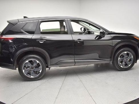 Certified 2024 Nissan Rogue SV AWD/4WD image 3