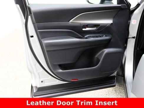 Certified 2025 Toyota Grand Highlander AWD image 12