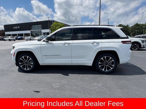 Used 2023 Jeep Grand Cherokee Overland w/ Luxury Tech Group IV AWD/4WD image 6