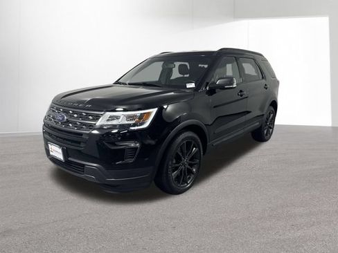 Used 2018 Ford Explorer XLT w/ Equipment Group 202A AWD/4WD image 2