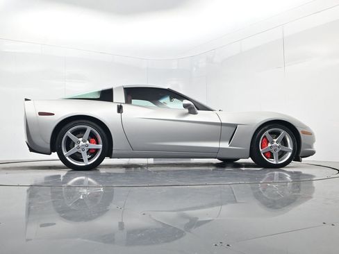 Used 2005 Chevrolet Corvette Coupe w/ Preferred Equipment Group RWD image 38