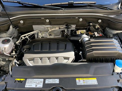 Certified 2025 Volkswagen Atlas SEL image 9