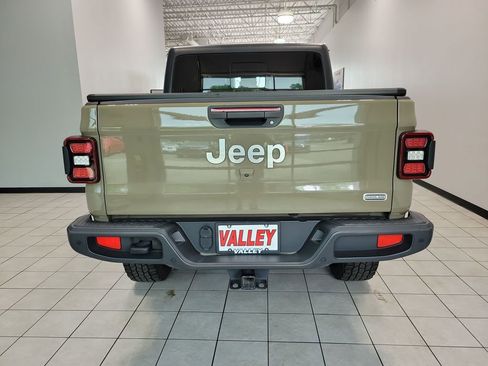 Used 2020 Jeep Gladiator Overland w/ Popular Equipment Package AWD/4WD image 10
