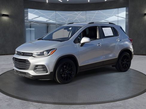 Certified 2022 Chevrolet Trax LT w/ Sport Edition FWD image 2