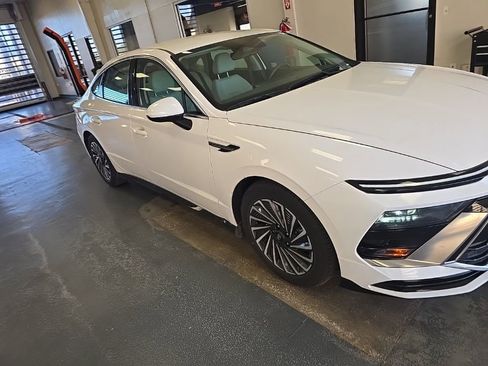 Used 2025 Hyundai Sonata SEL FWD image 1