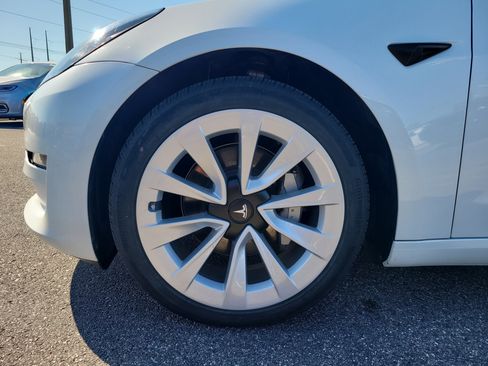Used 2023 Tesla Model 3 Standard Range image 9