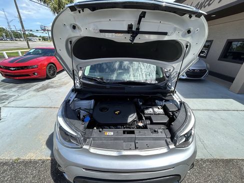 Used 2019 Kia Soul + FWD image 9