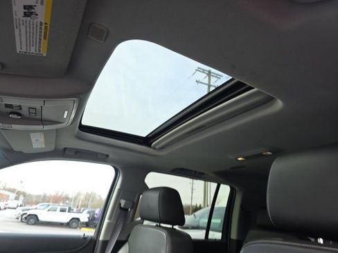 Used 2017 Chevrolet Suburban Premier image 15