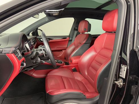 Used 2024 Porsche Macan S image 5