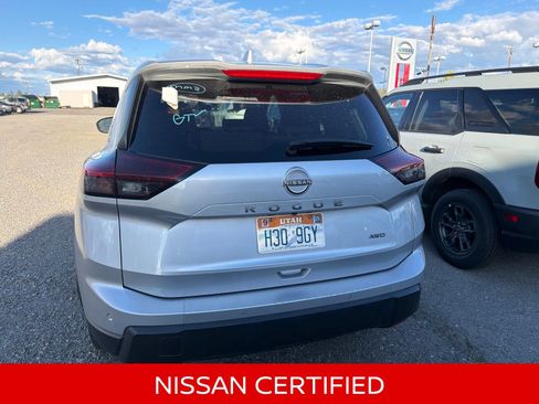 Certified 2025 Nissan Rogue SV AWD/4WD image 11