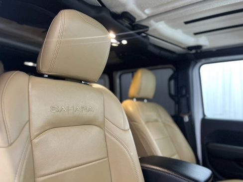 Used 2019 Jeep Wrangler Unlimited Sahara w/ Safety Group AWD/4WD image 22