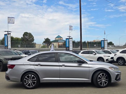 Used 2025 Volkswagen Jetta Sport FWD image 8