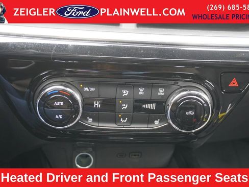 Used 2025 Chevrolet Trax RS w/ Sunroof Package image 22