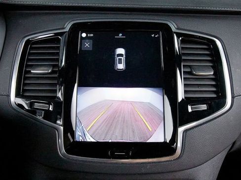 Certified 2023 Volvo XC90 B6 Ultimate w/ Protection Package Premier AWD/4WD image 9