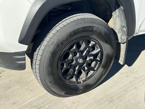 Certified 2023 Toyota Tacoma SR5 image 9