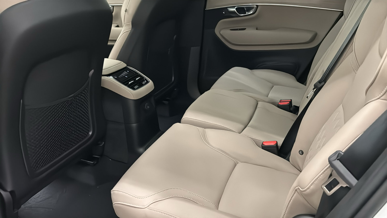 New 2026 Volvo XC90 T8 Plus w/ Protection Package Premier AWD/4WD image 27