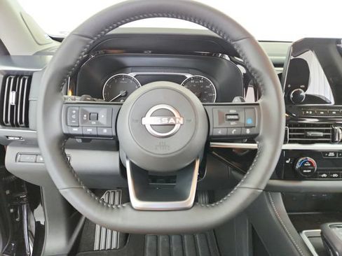 Used 2025 Nissan Pathfinder SL w/ SL Premium Package FWD image 24
