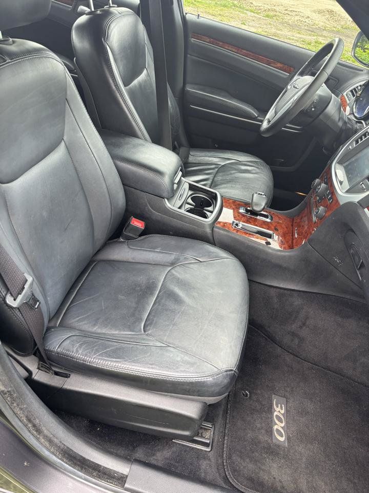 Used 2014 Chrysler 300 RWD image 24