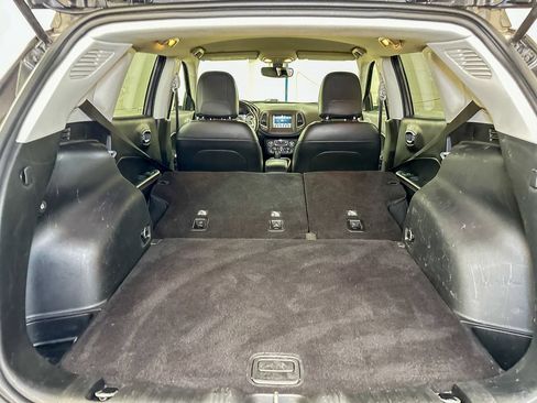 Used 2019 Jeep Compass Latitude w/ Popular Equipment Group AWD/4WD image 16