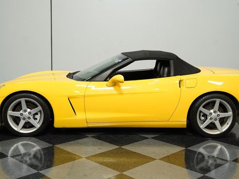 Used 2005 Chevrolet Corvette Convertible w/ Performance Handling Package image 2