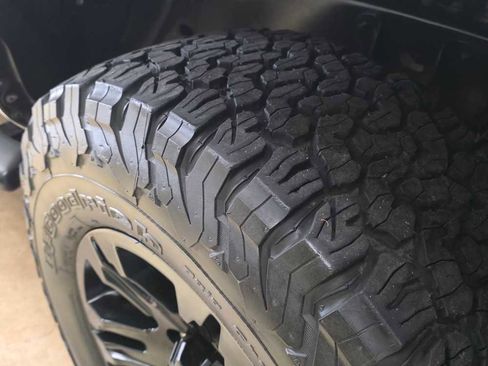 Used 2019 Toyota Tacoma SR w/ SR Convenience Package image 9