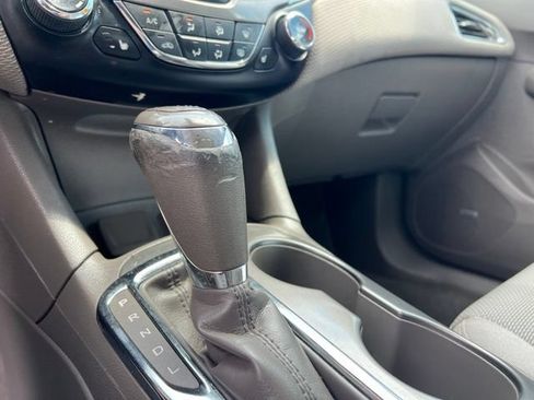 Used 2018 Chevrolet Cruze LT w/ Sun And Sound Package FWD image 21