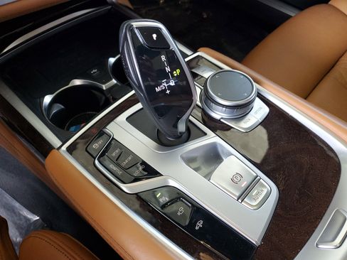 Used 2022 BMW 750i xDrive w/ M Sport Package AWD/4WD image 30