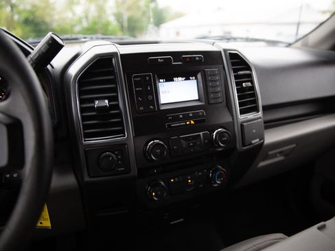 Used 2018 Ford F150 XLT AWD/4WD image 14