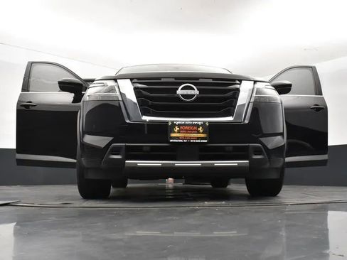 Used 2023 Nissan Pathfinder SL image 11